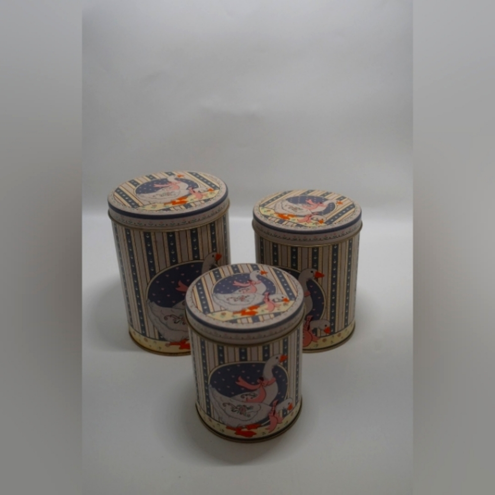 Vintage metal nesting cans